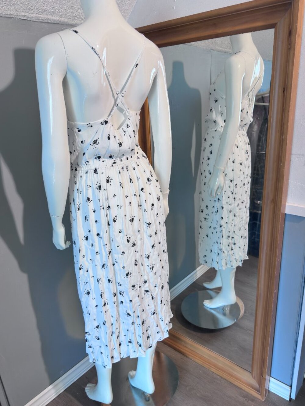 Banana Republic Floral Faux Wrap Dress White Black Size 6 NWT Spaghetti Strap - Picture 2 of 7